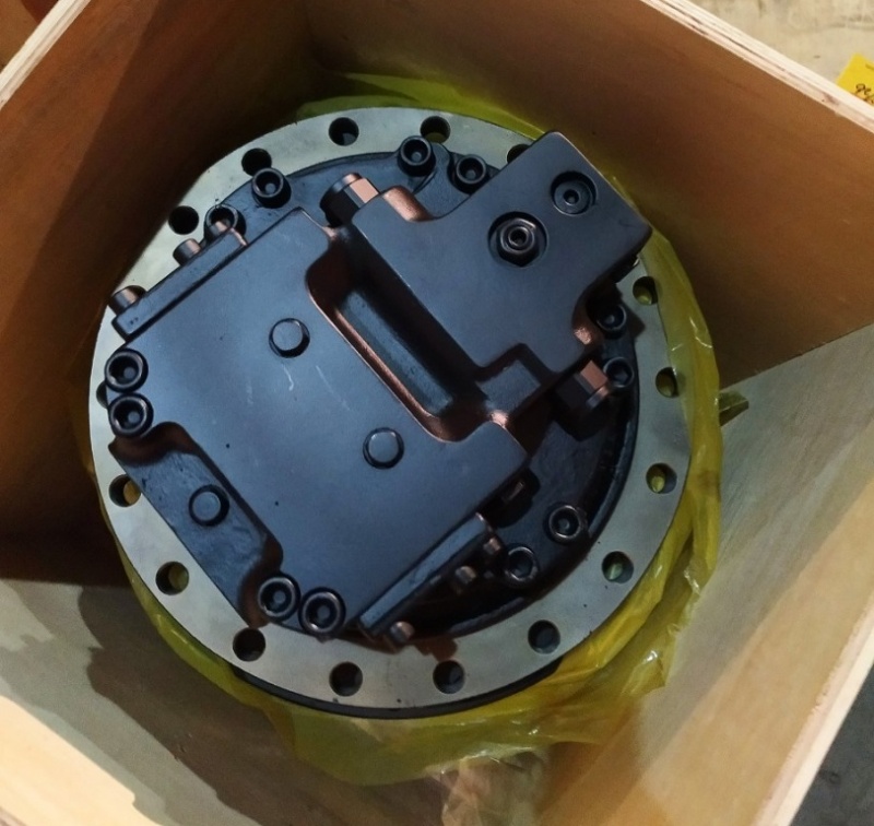 Редуктор хода в сборе с гидромотором для экскаватора Case CX370B Титан Техника